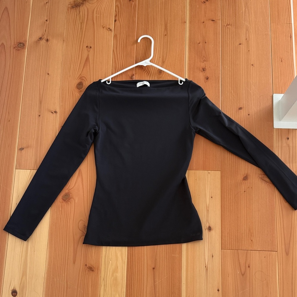 Aritzia contour boatneck medium
